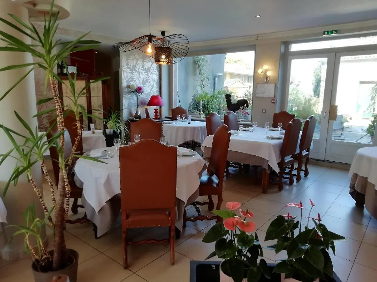 Hotel De Bretagne Dol Centre Ville - Hotel Et Restaurant Dol-de-Bretagne