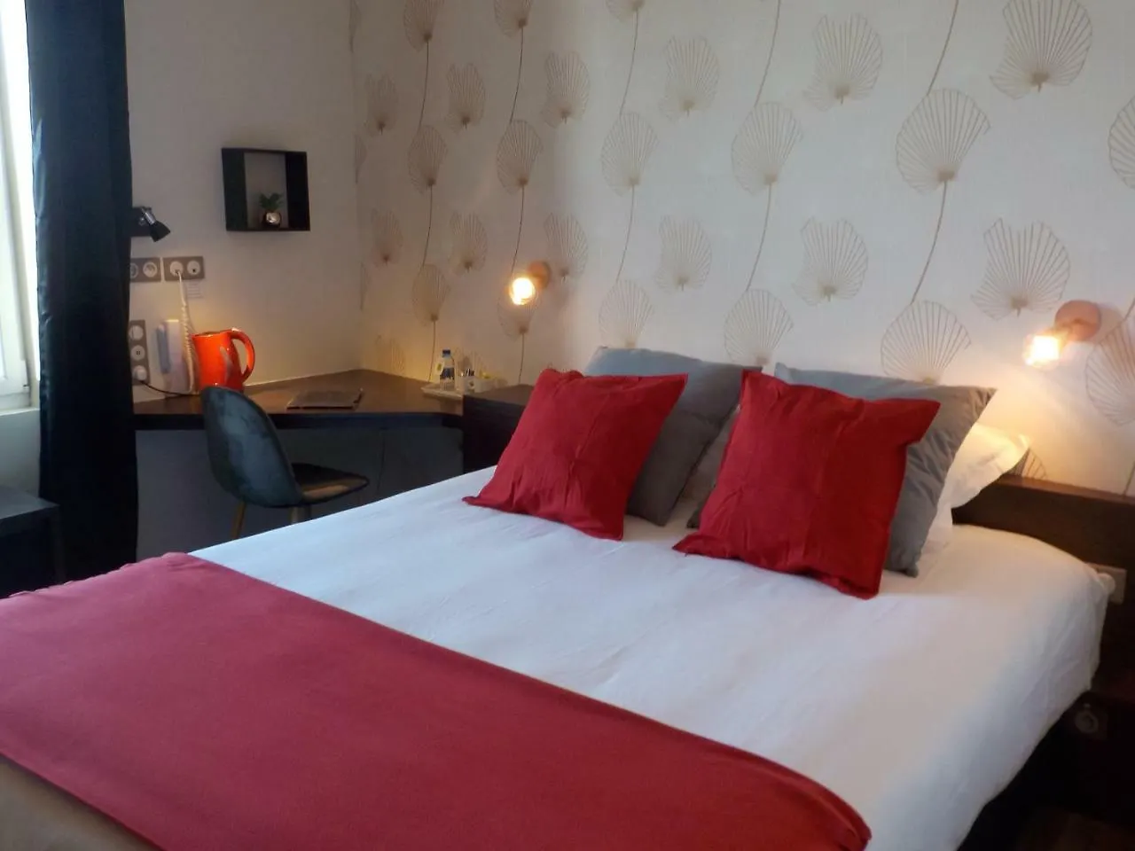 Hotel De Bretagne Dol Centre Ville - Hotel Et Restaurant Dol-de-Bretagne